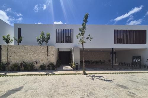 1941-52887-Casa-en-Venta-en-privada-ubicada-en-xcanatun-con-4-habitaciones-y-alberca_(2).jpg