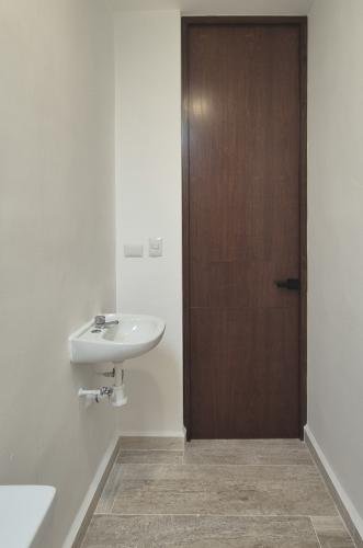 1941-52906-Casa-en-Venta-en-privada-ubicada-en-xcanatun-con-4-habitaciones-y-alberca_(22).jpg