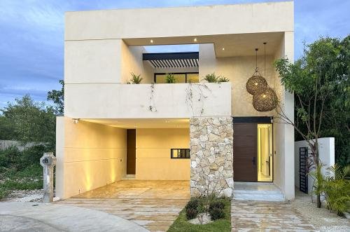 1992-53782-_Casa-en-Venta-en-ENTRETAT-Merida-Yucatan_-3-Recamaras-300-m²-de-Construccion_(1).jpg