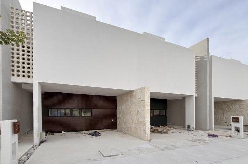 2029-54817-Casa_estilo-Townhouse-en-venta-en-cholul-al-norte-de-Merida-THULA-CITY-HOME__(36).jpg