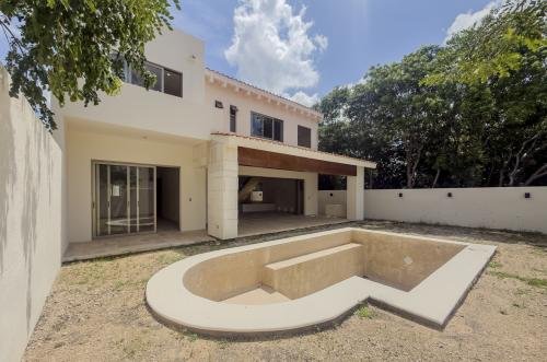 2034-55158-_Casa-en-venta-ubicada-en-Cholul-de-4-habitaciones-alberca-en-privada_(21).jpg