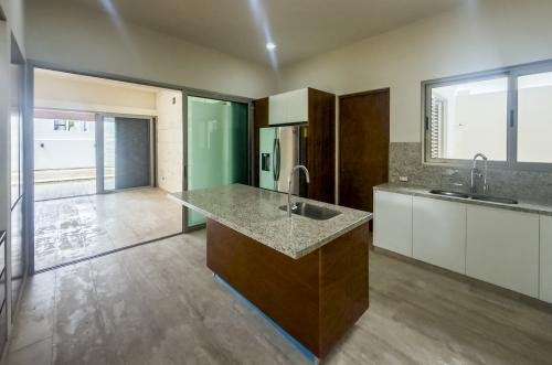 2034-55174-_Casa-en-venta-ubicada-en-Cholul-de-4-habitaciones-alberca-en-privada_(37).jpg