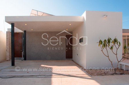 Casa  en venta de un piso con 2 habitaciones y piscina con jardin en Conkal